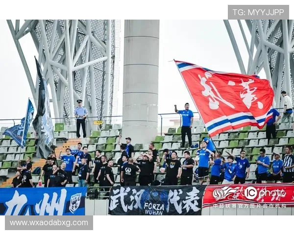 武汉足球队灵活性变革引发热议助力球队崛起与发展