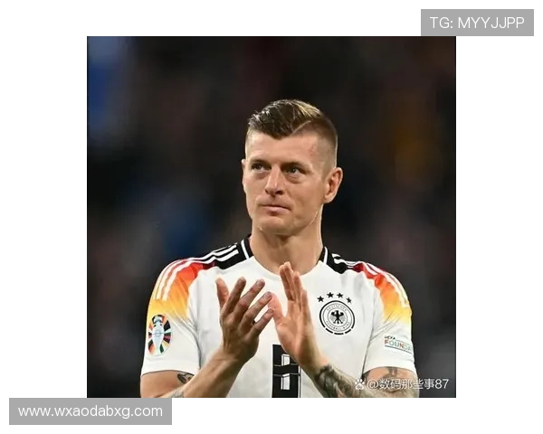 克罗斯在足球世界中的崛起与影响力分析：从天才少年到中场大师的成长之路