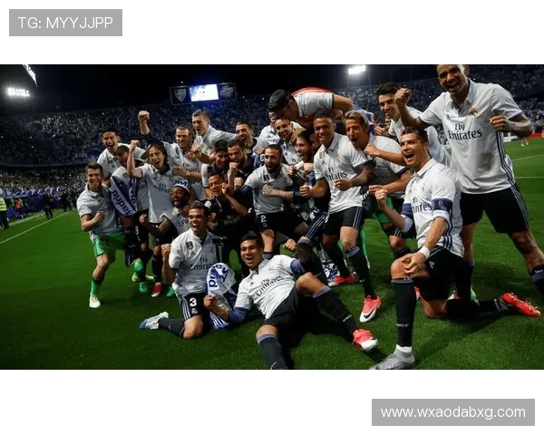 巅峰巴萨与米兰王朝的对决:足球历史上的传奇交锋与荣耀传承 巅峰巴萨与米兰王朝的对决:足球历史上的传奇交锋与荣耀传承