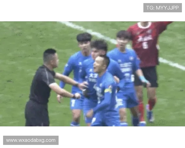 斯旺与热刺比赛疑似假球引发热议球迷质疑裁判判罚公正性